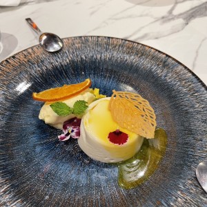 Panacota de citricos con helado de maracuya