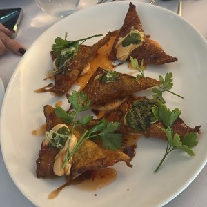 Empanaditas de wanton crujientes con chistorra