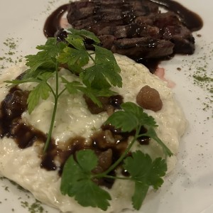 Arroz meloso de queso de cabra con rib eye