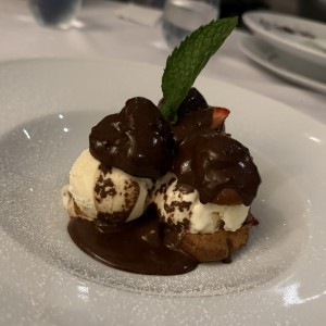 NUESTROS POSTRES - Profiteroles