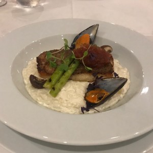 Pesca del dia con arroz cremoso