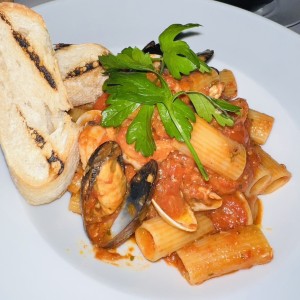 Nuestra pasta con frutos del mar