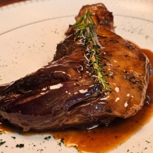 Paletilla de cordero lechal a la brasa