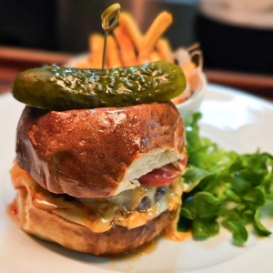 hamburguesa de cordero lechal a la brasa 