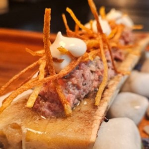Steak tartar trufado con tuétano
