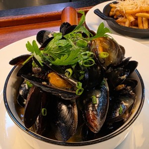 mejillones con papas fritas 
