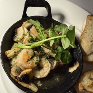 Camarones en cazuela al ajillo