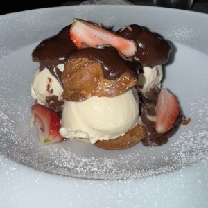 NUESTROS POSTRES - Profiteroles