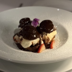 NUESTROS POSTRES - Profiteroles