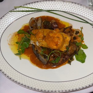Corvina con mariscos