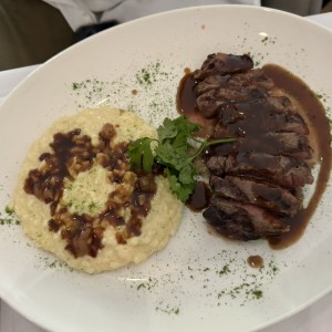Arroz meloso de queso de cabra con rib eye