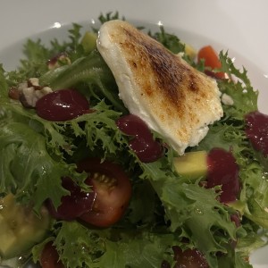 Ensalada con queso chevre