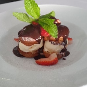 NUESTROS POSTRES - Profiteroles