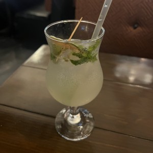Limonada con hierba buena