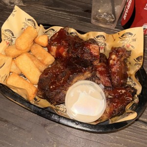 Pork Bites (1lb) con yuca