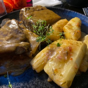 La res y su huerto con yuca