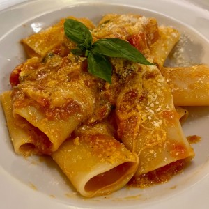 Pasta especial del chef con Provola y Berenjena