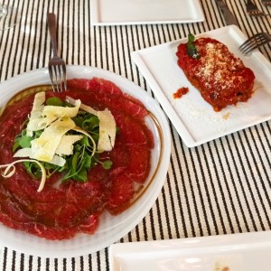 carpaccio de manzo y parmigiana