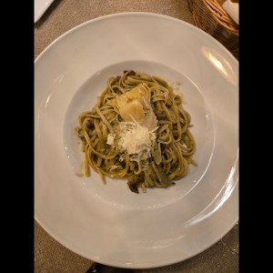 spaghetti con alcachofas
