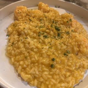 Risotto con salsa de zapallo y camarones
