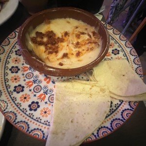 Queso Asado con Longaniza