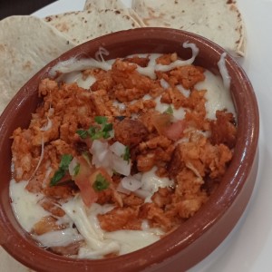 queso fundido con chorizos 