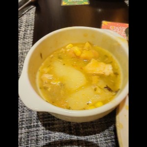 Sopa de pollo y verduras 