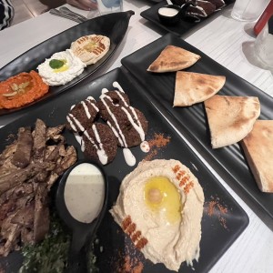 Variados: Plato libanes/ trilogia de cremas/ Kibbe y entre otros 