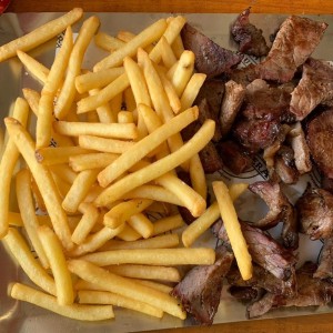Carne llanera con papas fritas