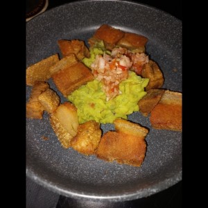 CHICHARRONES CRUJIENTES DE CERDO