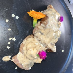 Especialidades - Filete de Res en salsa de hongos