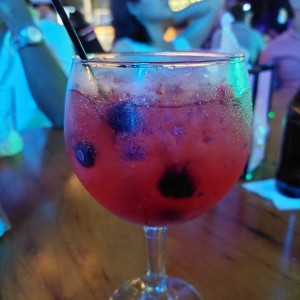 gin tonic de frutos rojos