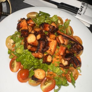 Ahumados - Ensalada con pulpo