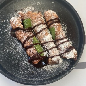 Postres - Canolis Trio