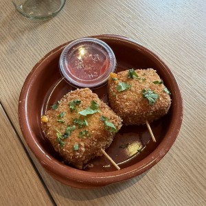 Croquetas de Cheddar y Chicharrón