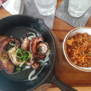 Pulpo a la brasa con arroz con coco
