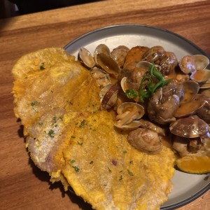 Corvina con almejas