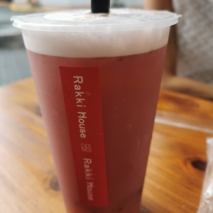 Bubble tea de fresa con topping explosivos