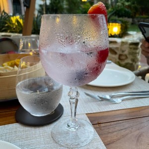 Gin tonic frutos rojos