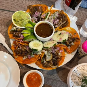 Bandeja taquera de birria