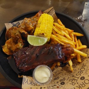 Costillas y Langosta