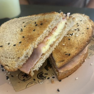 Derretido en pan de masa madre