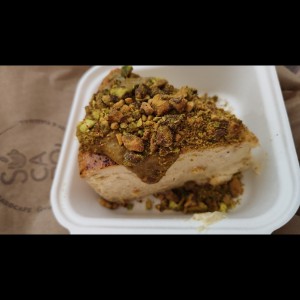 Torta vasca de pistacho con topping 