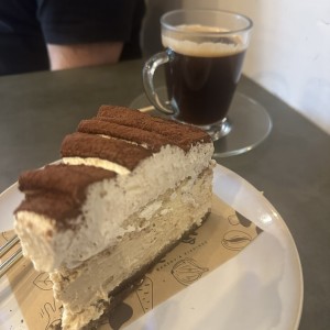 Cheescake de tiramisu y americano 