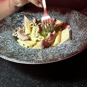 Pastas con lomony pesto