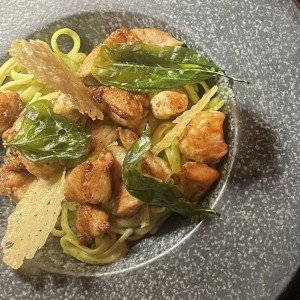 Pasta pesto con pollo