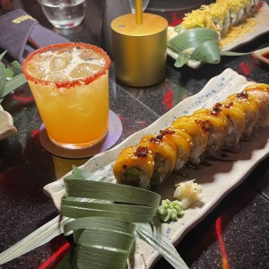 Margarita de mandarina sushi de camaron 