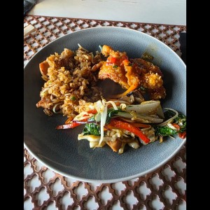 Pollo, vegetales y arroz