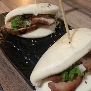 Bao de char siu con cerdo al carbon