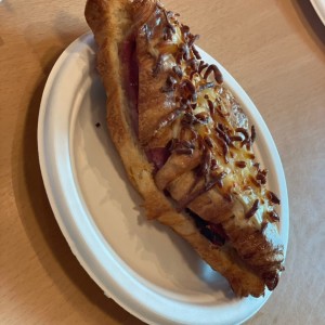 Croisant salsa bechamel